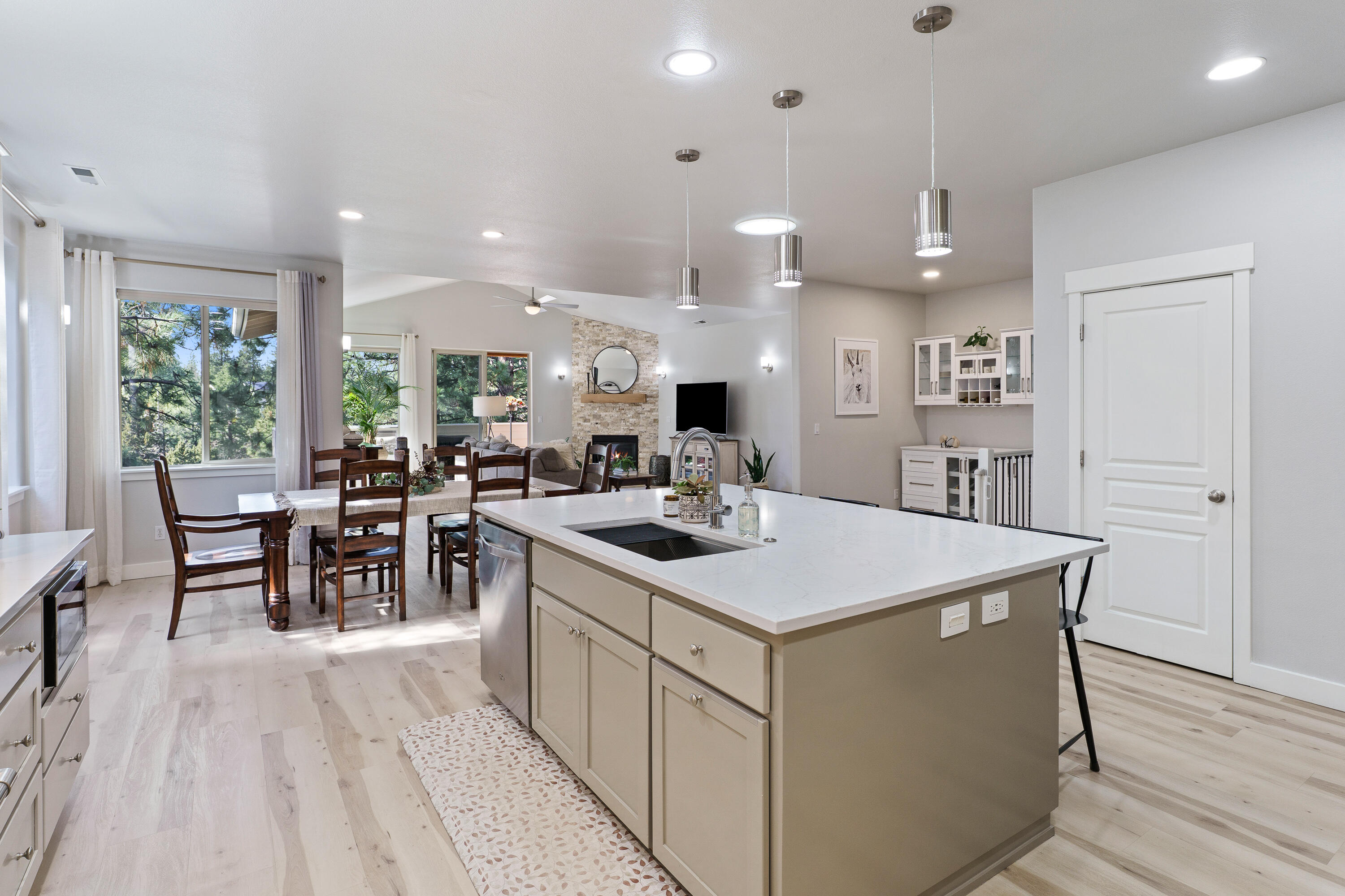 Skyliner Summit - Residential