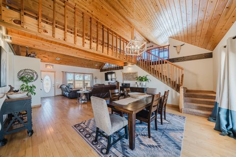 Tiny photo for 24605 Dodds Road, Bend, OR 97701 (MLS # 220213430)