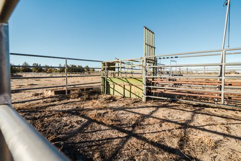 Tiny photo for 24605 Dodds Road, Bend, OR 97701 (MLS # 220213430)