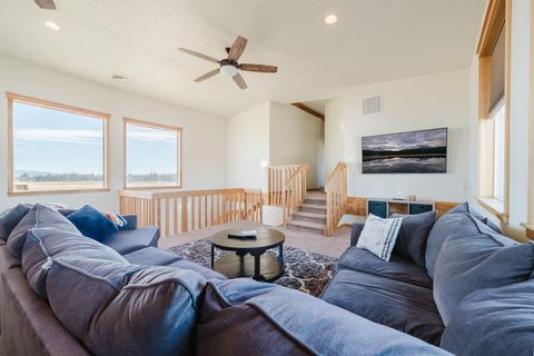 Tiny photo for 24605 Dodds Road, Bend, OR 97701 (MLS # 220213430)