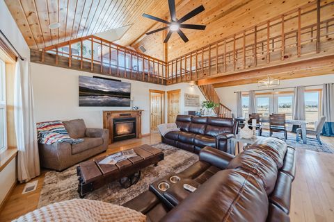 Tiny photo for 24605 Dodds Road, Bend, OR 97701 (MLS # 220213430)