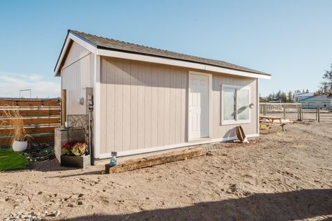 Tiny photo for 24605 Dodds Road, Bend, OR 97701 (MLS # 220213430)