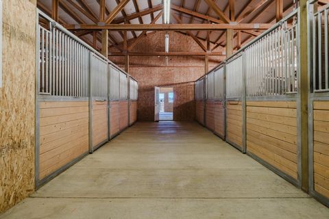 Tiny photo for 24605 Dodds Road, Bend, OR 97701 (MLS # 220213430)