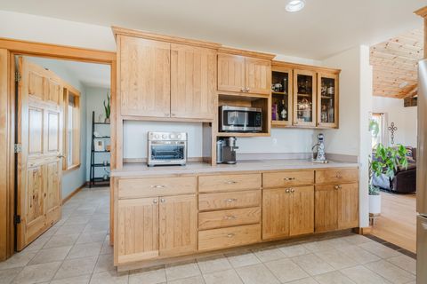 Tiny photo for 24605 Dodds Road, Bend, OR 97701 (MLS # 220213430)