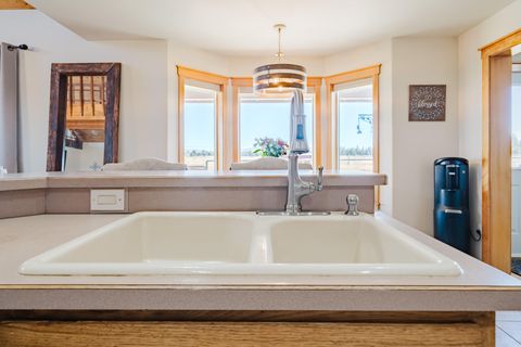 Tiny photo for 24605 Dodds Road, Bend, OR 97701 (MLS # 220213430)