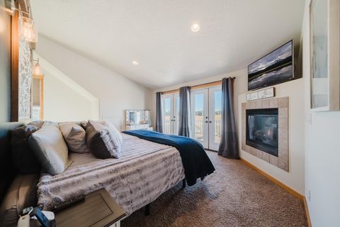 Tiny photo for 24605 Dodds Road, Bend, OR 97701 (MLS # 220213430)