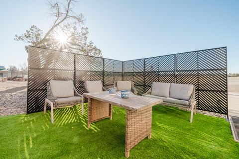 Tiny photo for 24605 Dodds Road, Bend, OR 97701 (MLS # 220213430)