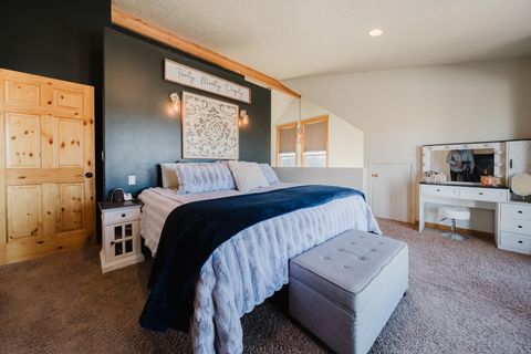 Tiny photo for 24605 Dodds Road, Bend, OR 97701 (MLS # 220213430)