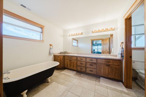 Tiny photo for 24605 Dodds Road, Bend, OR 97701 (MLS # 220213430)