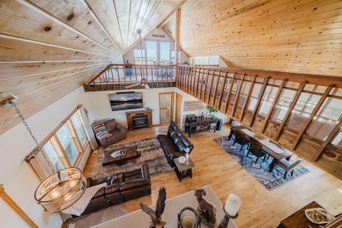 Tiny photo for 24605 Dodds Road, Bend, OR 97701 (MLS # 220213430)