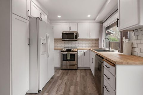 Tiny photo for 63617 High Standard Drive, Bend, OR 97701 (MLS # 220219396)