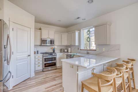Tiny photo for 19658 Harvard Place, Bend, OR 97702 (MLS # 220226912)