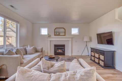 Tiny photo for 19658 Harvard Place, Bend, OR 97702 (MLS # 220226912)