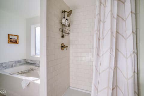 Tiny photo for 19658 Harvard Place, Bend, OR 97702 (MLS # 220226912)