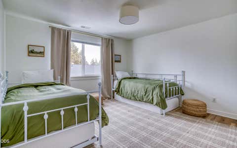 Tiny photo for 19658 Harvard Place, Bend, OR 97702 (MLS # 220226912)
