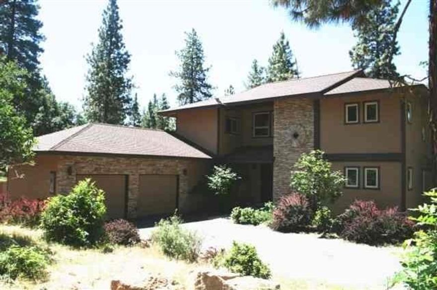 4 Bedroom 3 1/2 Bath Golf Course Custom Located On The 2nd Fairway - Massive Beams - 2 master bedrooms one on each floor -2.5 car garage - Jim Borror cabinetry Floor To Ceiling Fireplace - Oversized Bedrooms - Quality Nash Construction