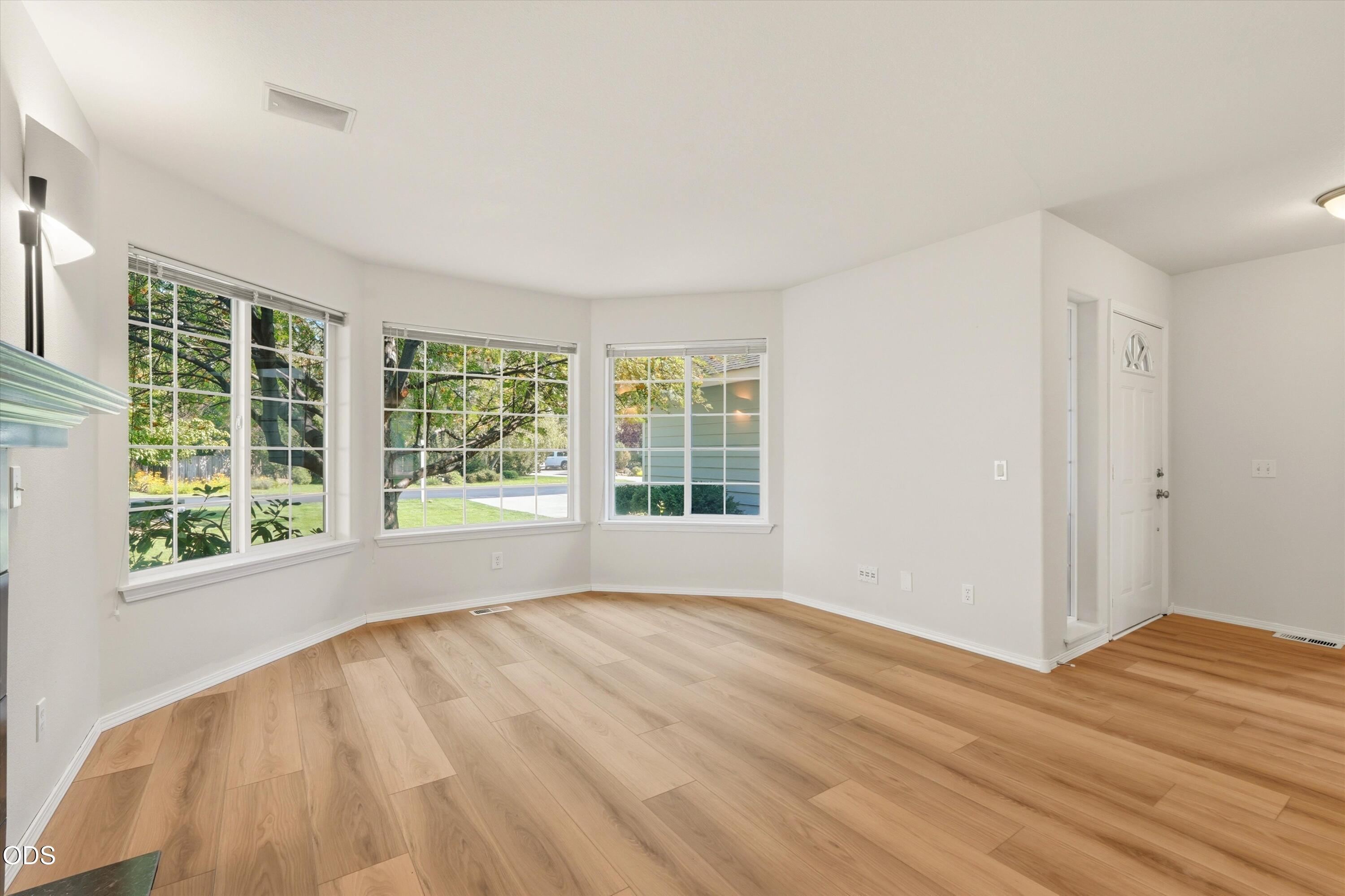 3389 NE Stonebrook Loop