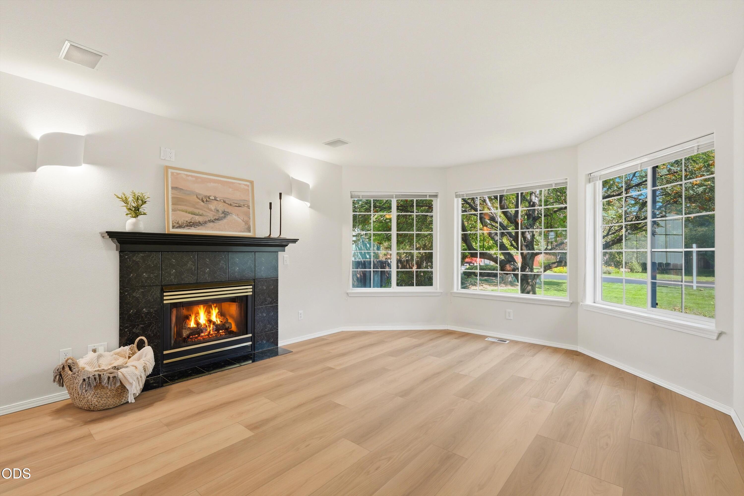 3389 NE Stonebrook Loop