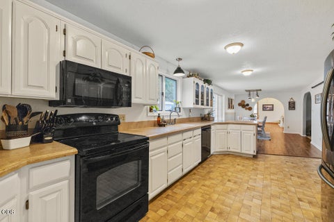 Tiny photo for 9110 Ben Kerns Road, Klamath Falls, OR 97601 (MLS # 220227019)