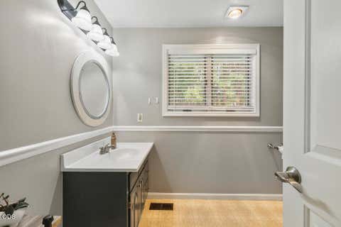 Tiny photo for 9110 Ben Kerns Road, Klamath Falls, OR 97601 (MLS # 220227019)