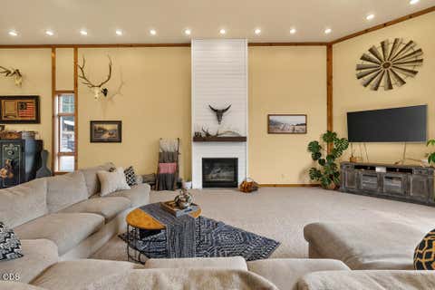 Tiny photo for 9110 Ben Kerns Road, Klamath Falls, OR 97601 (MLS # 220227019)