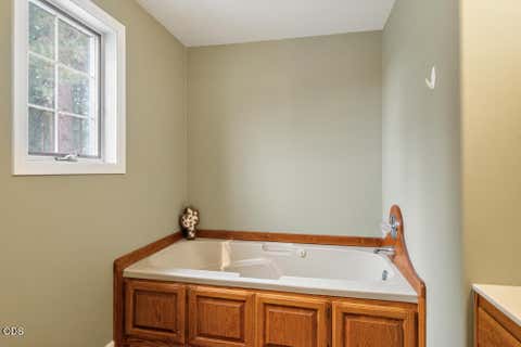 Tiny photo for 9110 Ben Kerns Road, Klamath Falls, OR 97601 (MLS # 220227019)