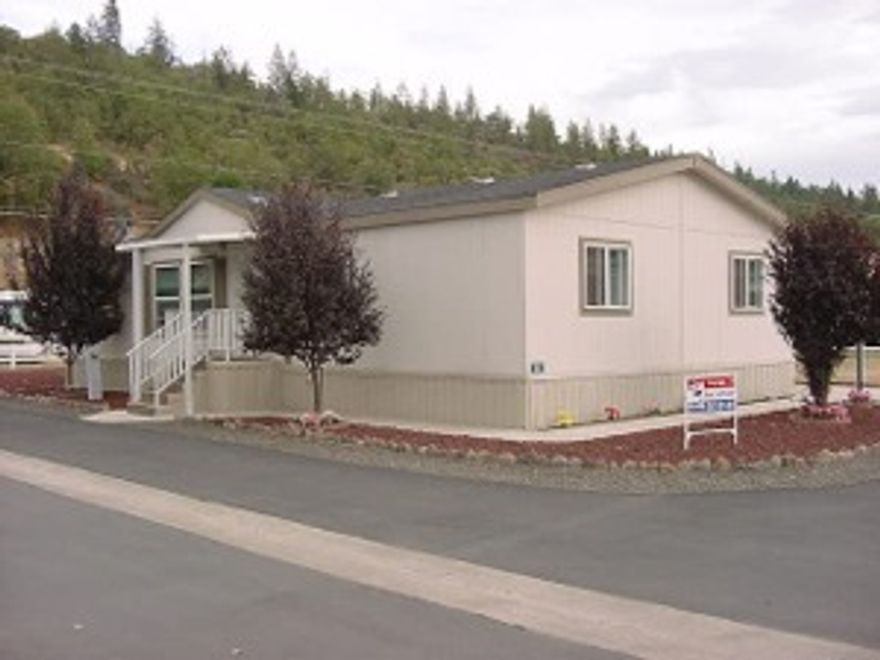 *In-park must have current DMV license to show or sell* Like new in 55+ park near the river. Tape & texture-vaulted ceilings, split bdrm plan, 27 color TV in fam rm w/sat dish. Steel reinf. concrete runner foundation. Corner lot-low maintenance landscape. $225 space rent includes water, sewer & garbage.