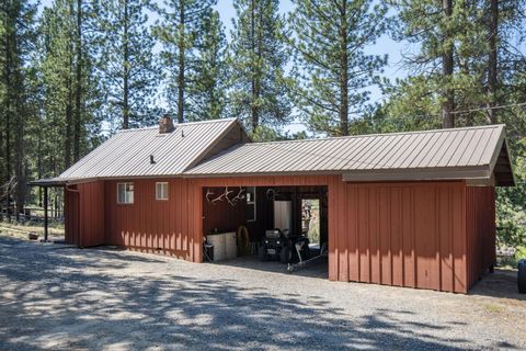 Photo of 52027 Old Wickiup Road, La Pine, OR 97739 (MLS # 220209879)