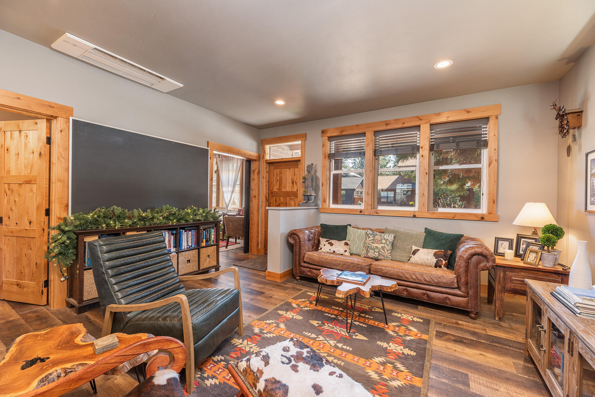 930 E Desperado Trail