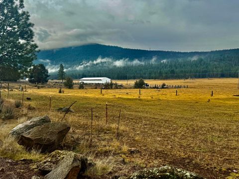 Photo of 12046 Old Fort Road, Klamath Falls, OR 97601 (MLS # 220216669)