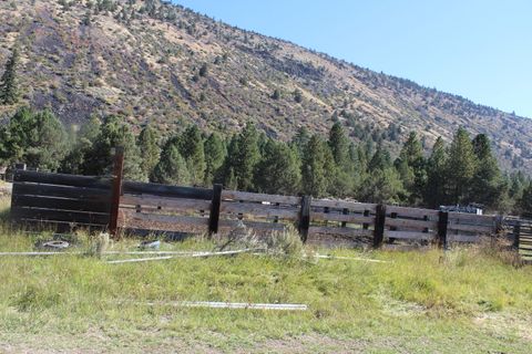 Tiny photo for 12046 Old Fort Road, Klamath Falls, OR 97601 (MLS # 220216669)
