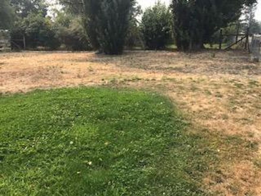 Wonderful .14acre parcel owner just completed having it partitioned off. Country living with city sewer and water accessible. Great lot for a starter home or a manufactured home. With a country living feel yet close to town. Lot is fully gated at this time. Please call listing agent before doing a drive by.