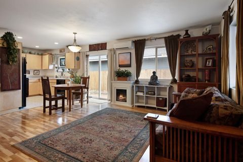 Tiny photo for 412 N Desert Rose Loop, Sisters, OR 97759 (MLS # 220216839)