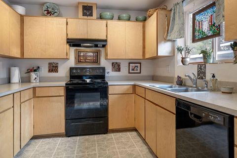 Tiny photo for 412 N Desert Rose Loop, Sisters, OR 97759 (MLS # 220216839)