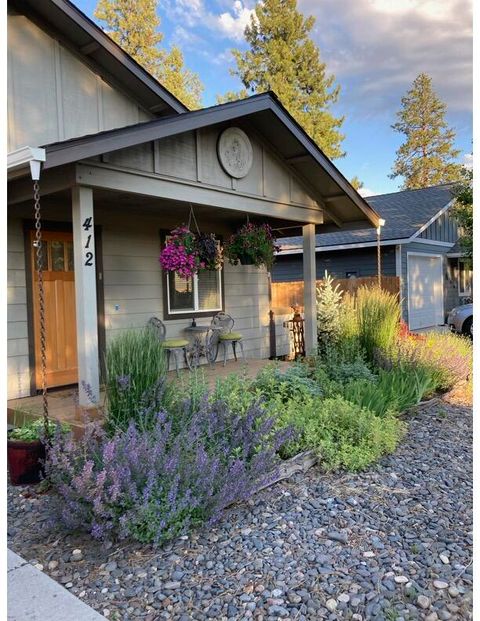 Photo of 412 N Desert Rose Loop, Sisters, OR 97759 (MLS # 220216839)