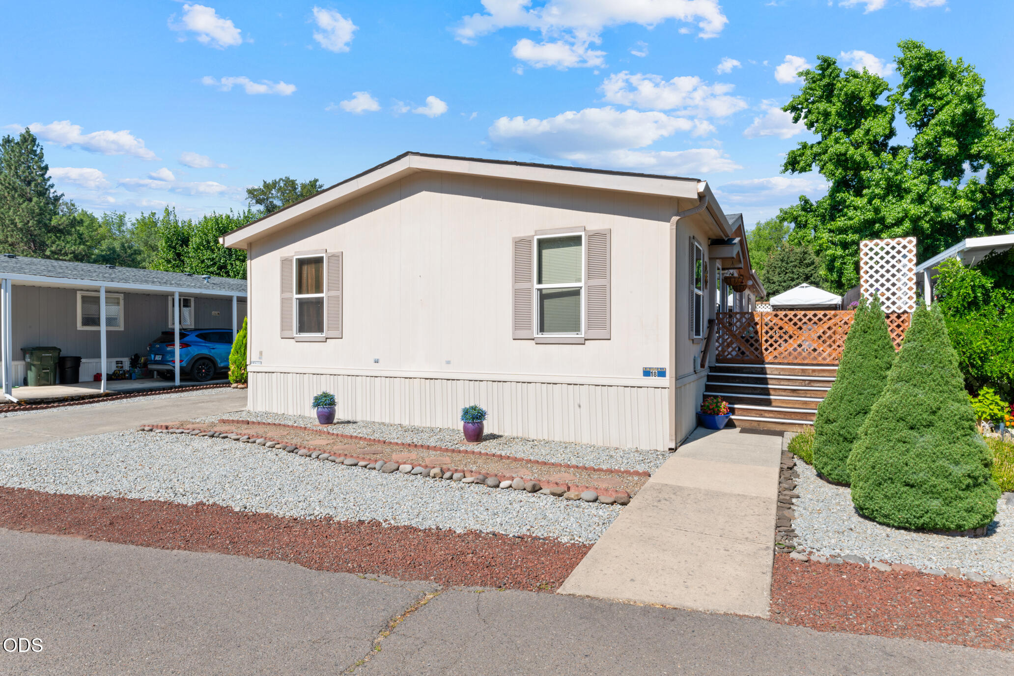 Photo 1 of 32 — 21 Brophy Way UNIT 18, Shady Cove, OR 97539