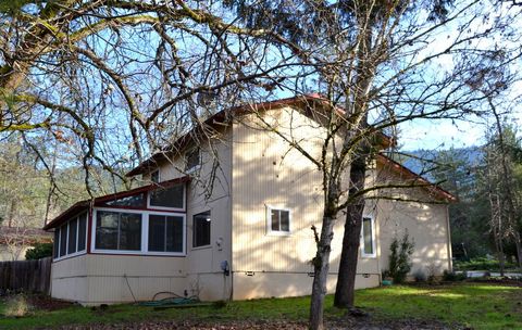 Tiny photo for 144 Worden Way, Grants Pass, OR 97527 (MLS # 220214253)