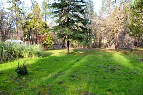 Tiny photo for 144 Worden Way, Grants Pass, OR 97527 (MLS # 220214253)