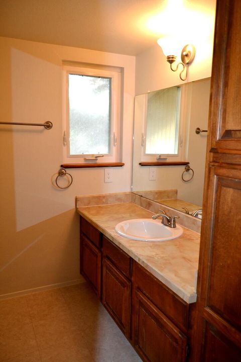 Tiny photo for 144 Worden Way, Grants Pass, OR 97527 (MLS # 220214253)