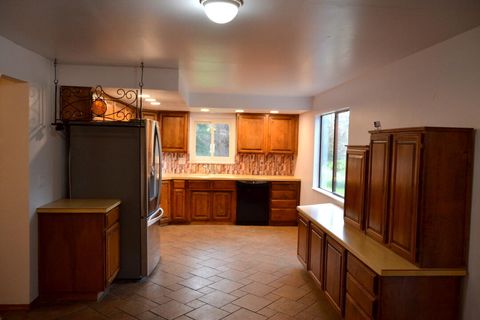 Tiny photo for 144 Worden Way, Grants Pass, OR 97527 (MLS # 220214253)