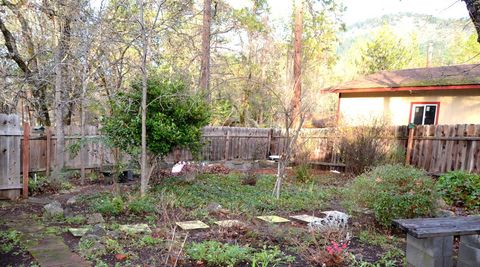 Tiny photo for 144 Worden Way, Grants Pass, OR 97527 (MLS # 220214253)