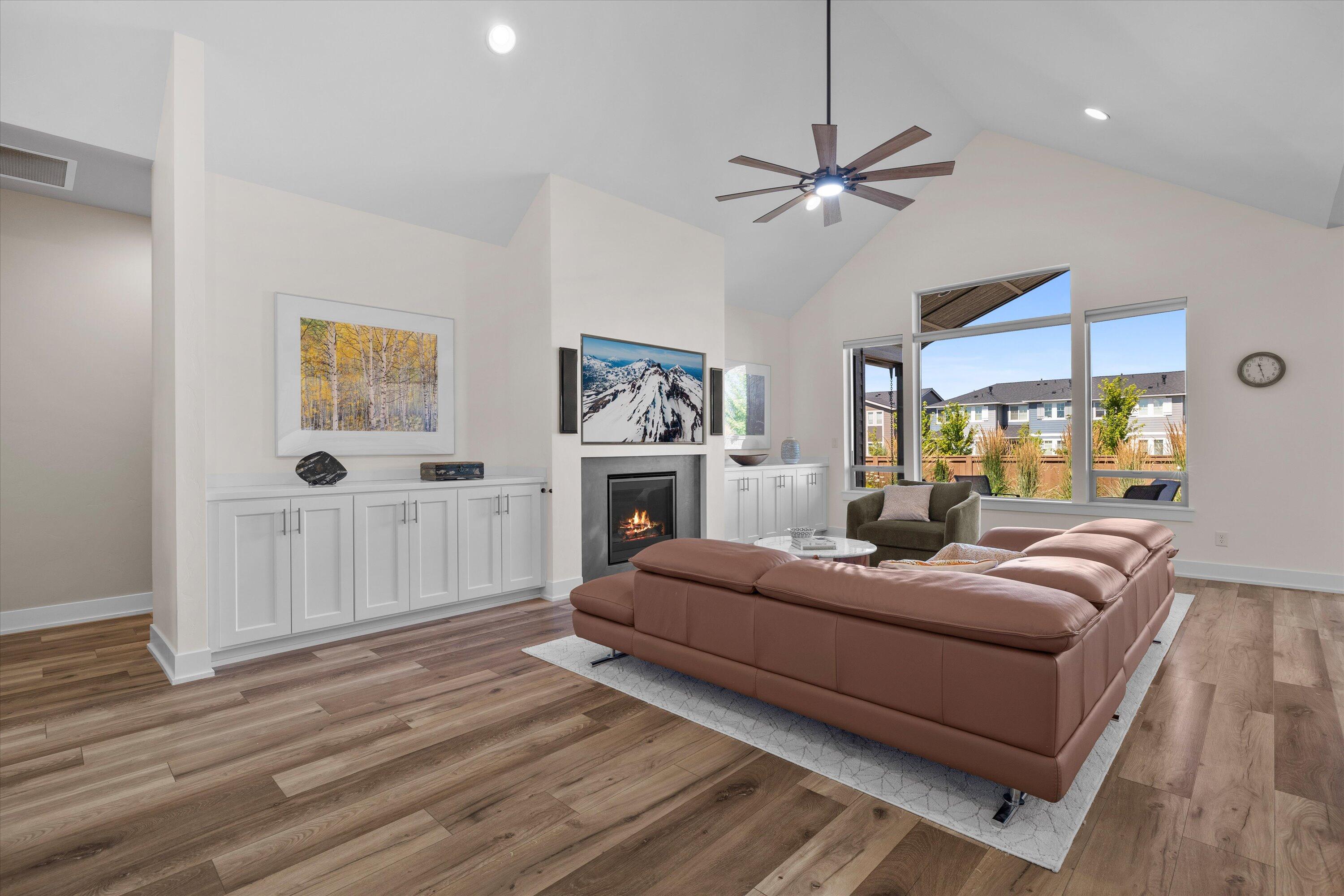 3755 NE Oakside Loop