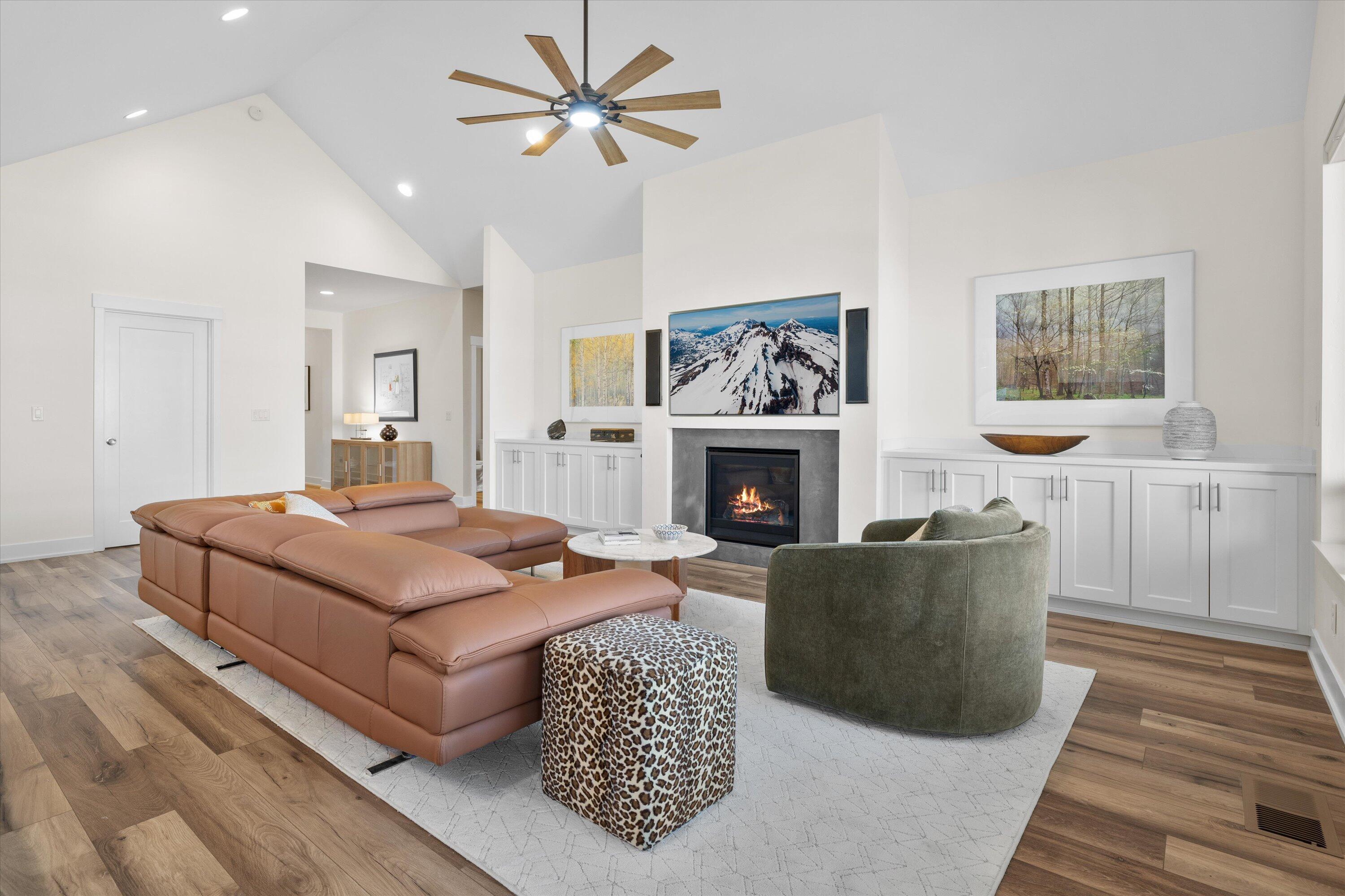 3755 NE Oakside Loop