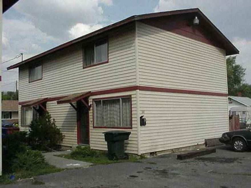 Pc1333 Nice 4 Plex, Large Paved Parking Lot. Seller Says Bring Offers.