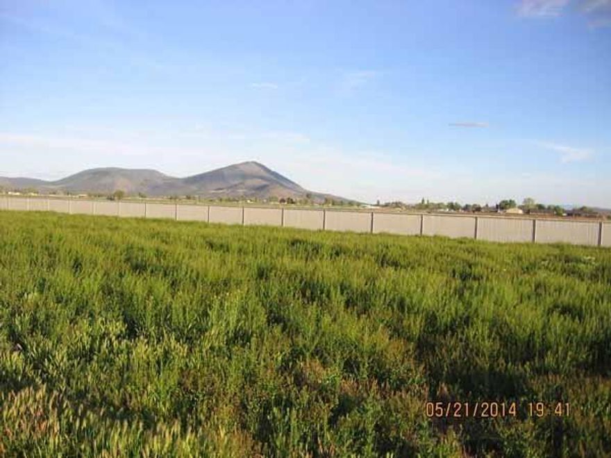 Great Price On This Nice Lot With Beautiful Mountain Views In Summerfield Residential Community. Large Enough For Your New Mfg. Home And A Small Garden, Small Enough That There Won't Be A Lot Of Yard Maintenance! Potential Buyers May Apply For Financing With Rogue Federal Credit Union;s Lot Loan Program. Water Is Billed Monthly Through Rfcu And Runs Approximately $40/Month Depending Upon Usage.