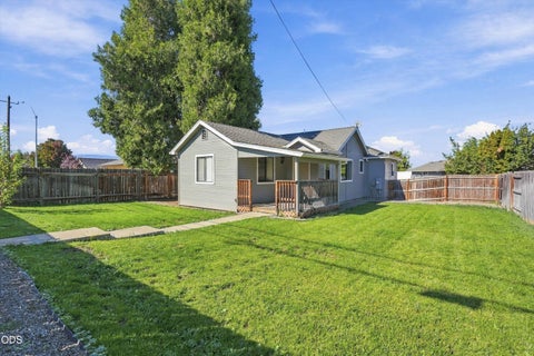 Photo of 1908 Cunningham Avenue, Medford, OR 97501 (MLS # 220229835)