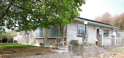 Photo of 733 SE Turner Street, Madras, OR 97741 (MLS # 220220075)