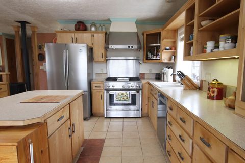 Tiny photo for 733 SE Turner Street, Madras, OR 97741 (MLS # 220220075)