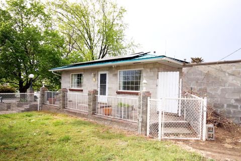 Tiny photo for 733 SE Turner Street, Madras, OR 97741 (MLS # 220220075)