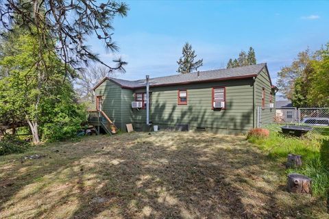 Tiny photo for 1628 Parker Street, Ashland, OR 97520 (MLS # 220220194)